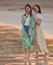 夏季女孩旅行形象照片