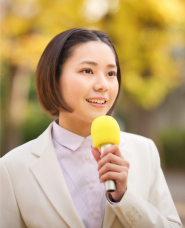 日本人女性レポーターの写真