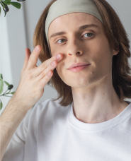 男性のスキンケアの写真